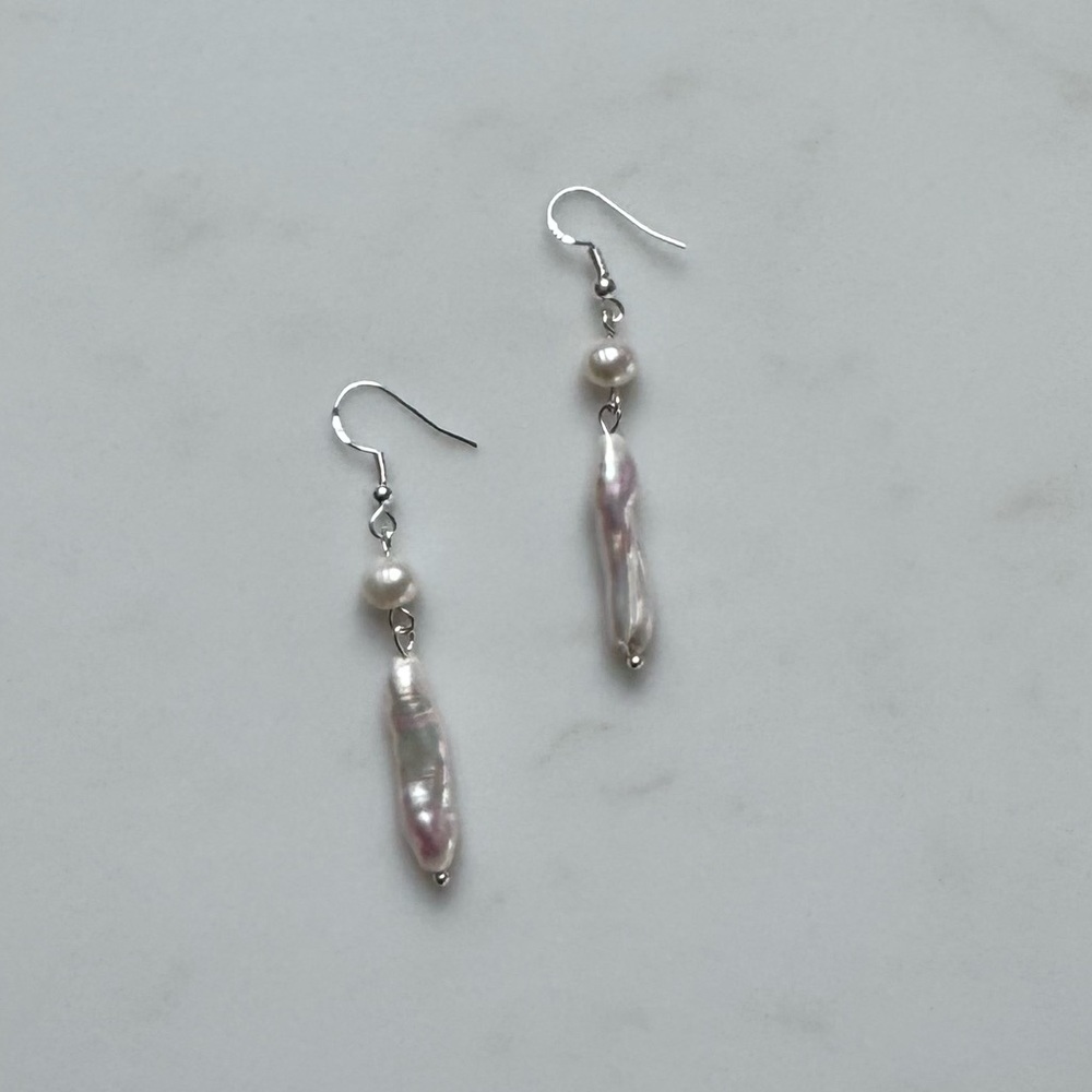 NWOT Tuckernuck Stick Pearl Earrings